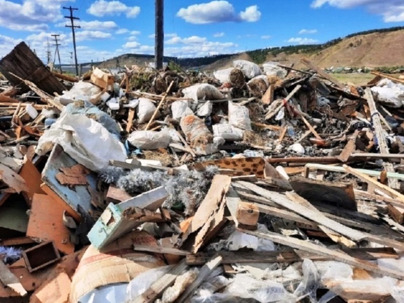 И это берег реки? штраф за свалку