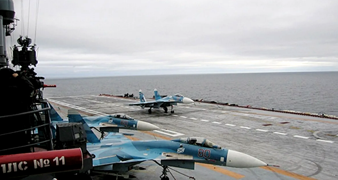 Перед взлётом avia-gruppa-su-33