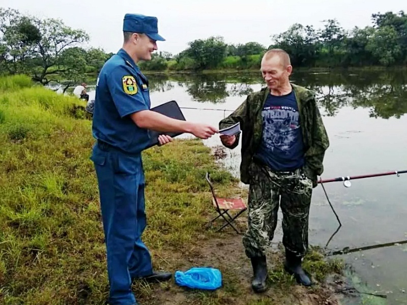 А рыбу - под кустик  штрафы за рыбалку