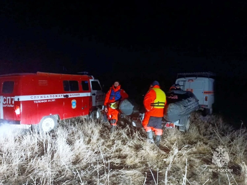 Работают спасатели МЧС несчастные случаи на льду