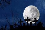 Ночью на заброшенном кладбище