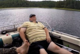 Теперь рыболов на лодке может получить дубинкой