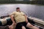 Теперь рыболов на лодке может получить дубинкой