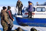 Рыбаки провалились под лёд на болотоходе